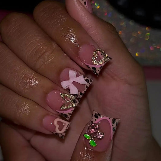 24 uñas postizas francesas cortas con estampado de leopardo, color rosa nude y lazos 3D, mariposa y cereza.