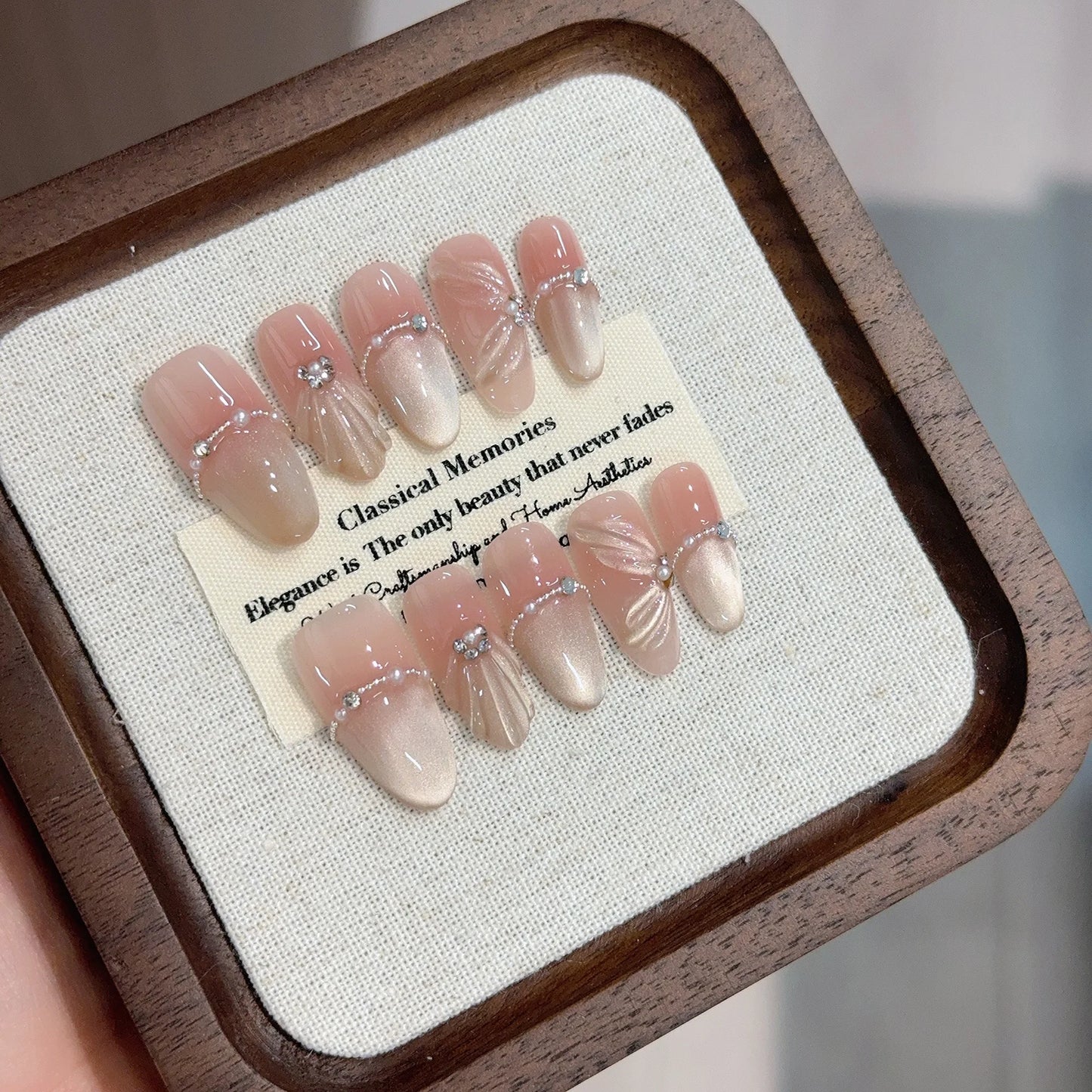 10Pcs Cat Eye French Short Almond Handmade Fake Nails with Diamond Decoration Design Nail Art Simple Fashion Press on False Nail