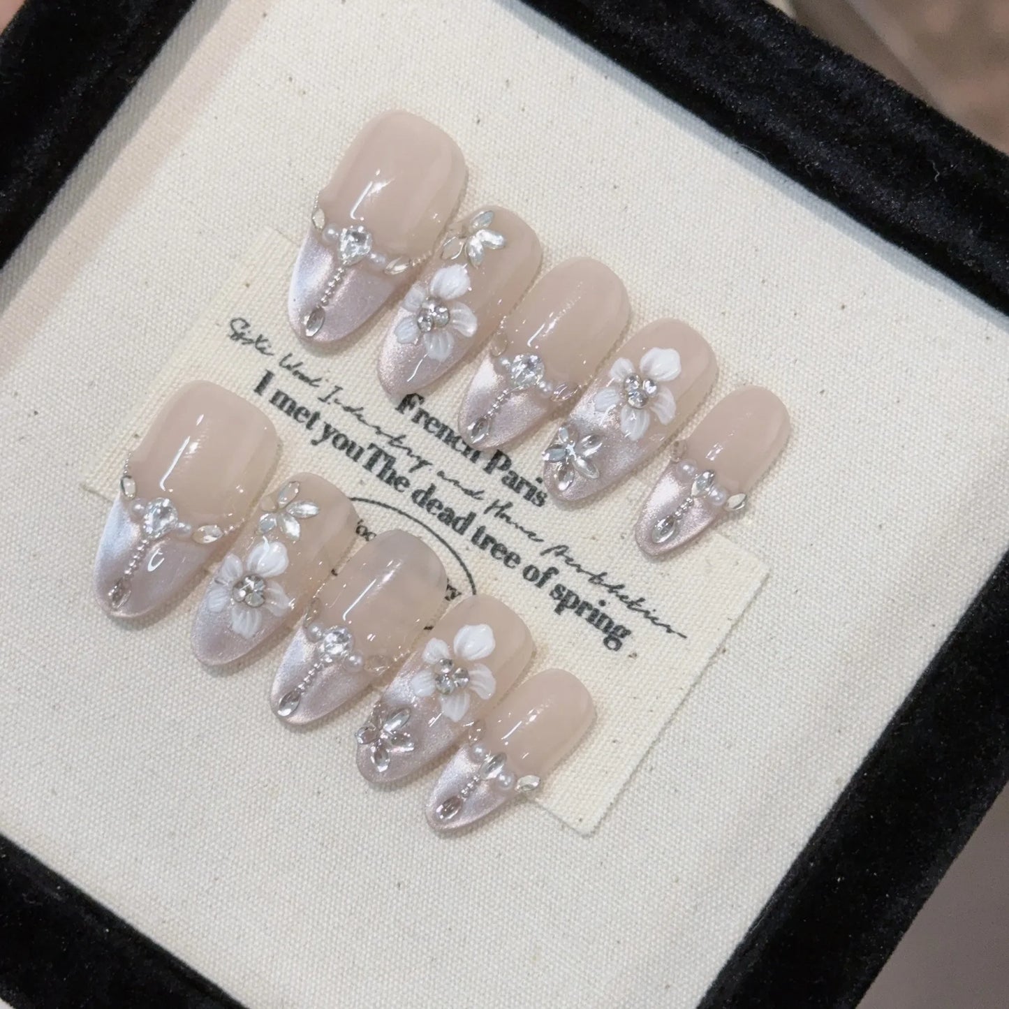 10Pcs Cat Eye French Short Almond Handmade Fake Nails with Diamond Decoration Design Nail Art Simple Fashion Press on False Nail