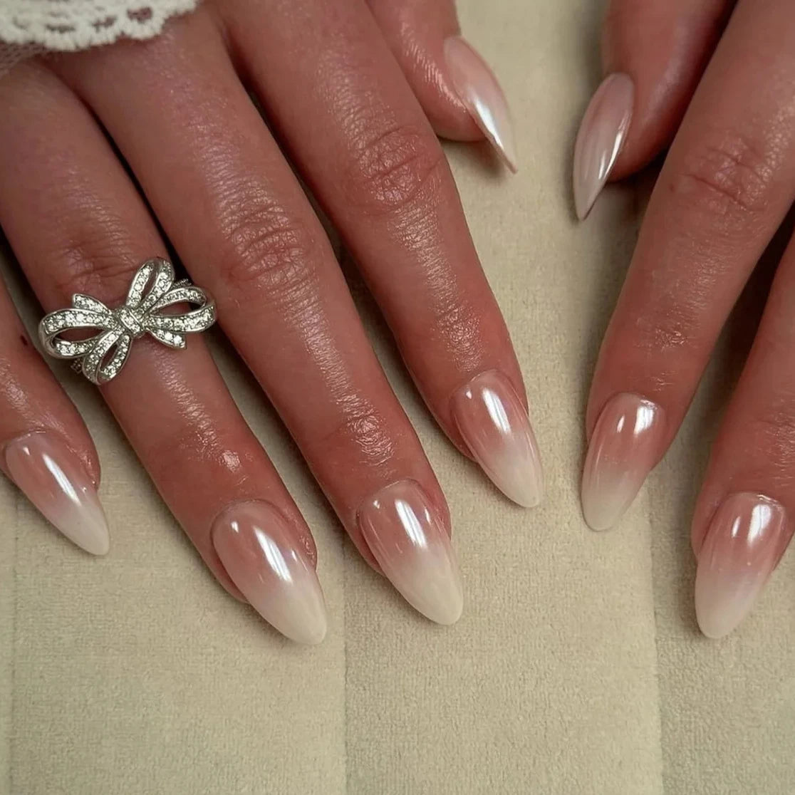 Elegant French Noble Gold Glitter Powder White Simple Almond Fake Nails Art False Nails Charm Tips Press on Nails Manicure Tools