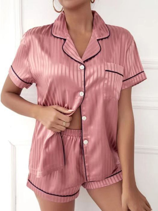 Conjunto de pijama de mujer con camisa corta a rayas y pantalones cortos 
