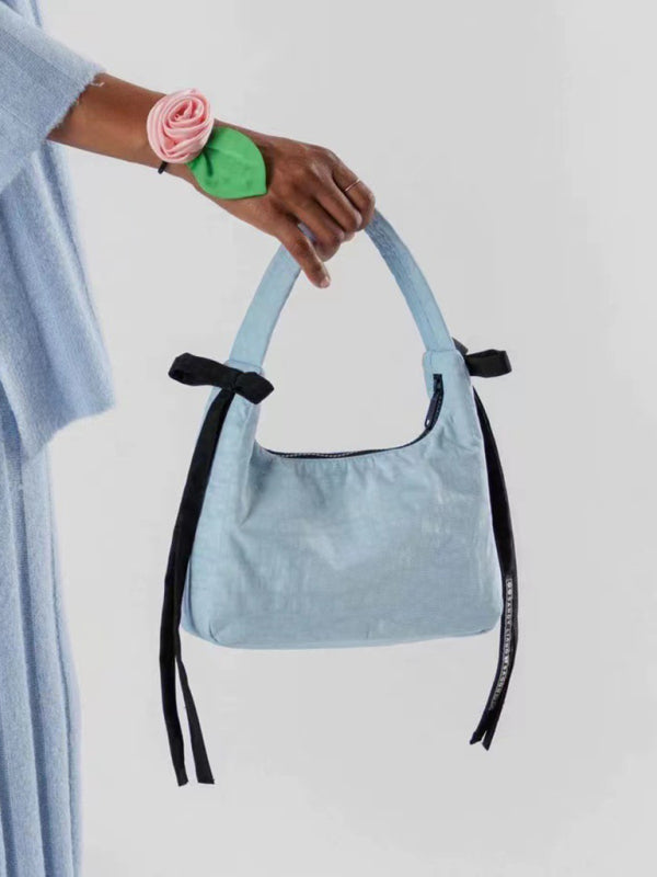 Nueva tendencia de moda, bolso sencillo tipo axila. 