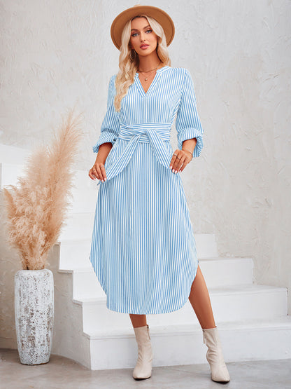 Vestido camisero informal con cuello en V, rayas y cintura anudada 