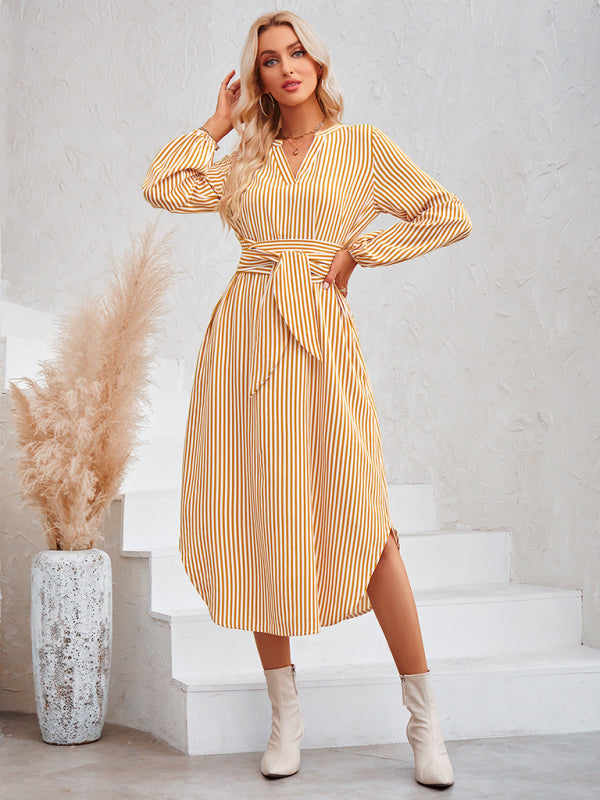 Vestido camisero informal con cuello en V, rayas y cintura anudada 