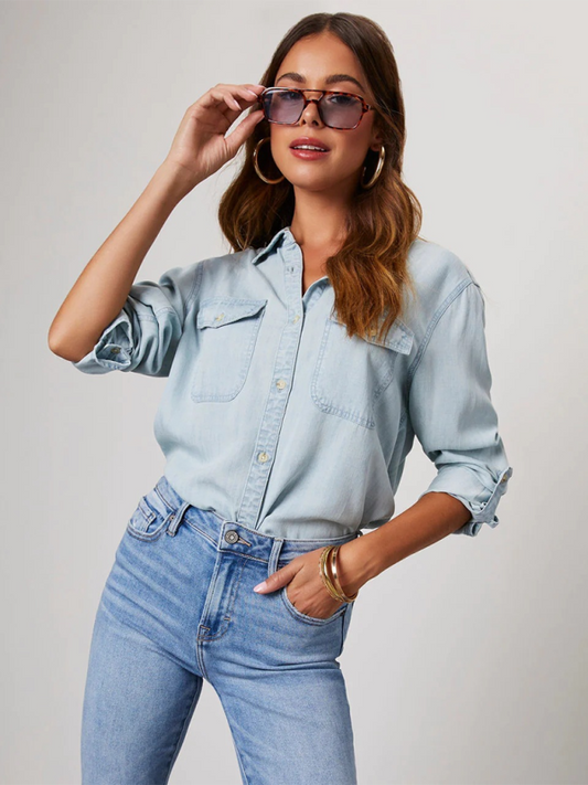 Camisa vaquera informal de manga larga con solapa y botonadura sencilla 