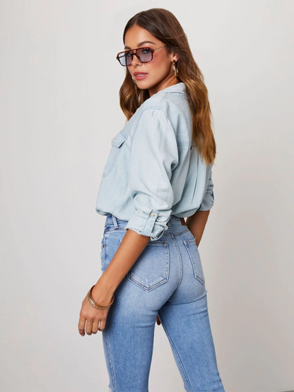 Camisa vaquera informal de manga larga con solapa y botonadura sencilla 