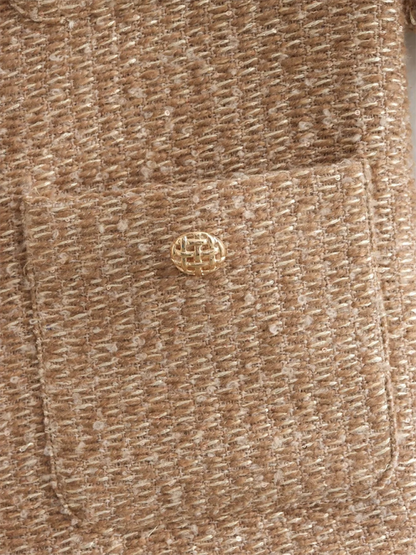 Chaqueta flameada con botones dorados 