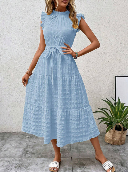 Nuevo vestido texturizado con cordones y mangas voladoras con volantes 