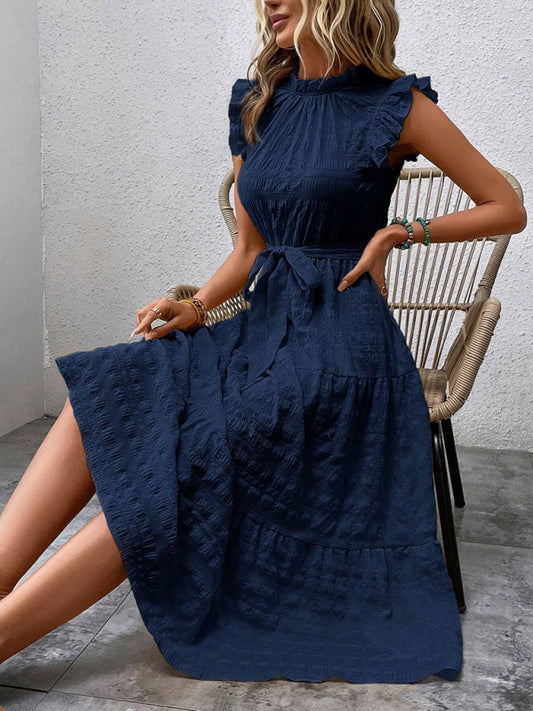 Nuevo vestido texturizado con cordones y mangas voladoras con volantes 
