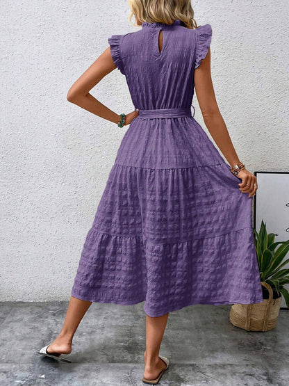 Nuevo vestido texturizado con cordones y mangas voladoras con volantes 