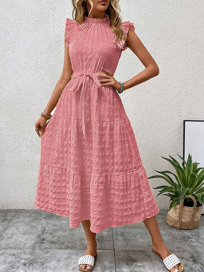 Nuevo vestido texturizado con cordones y mangas voladoras con volantes 