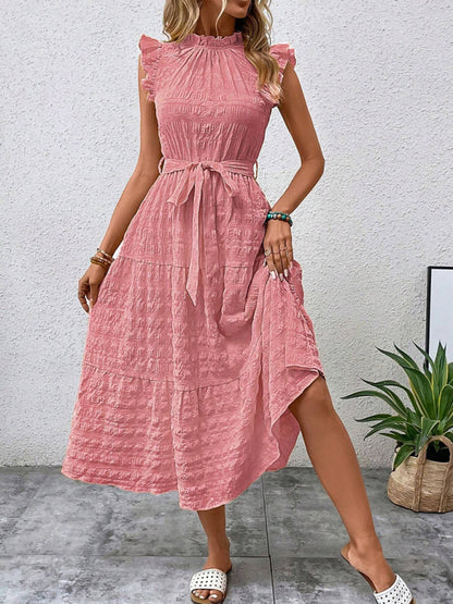 Nuevo vestido texturizado con cordones y mangas voladoras con volantes 